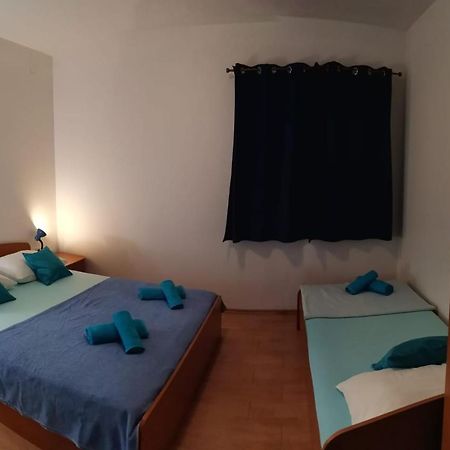 גראדאץ Apartments Sretna מראה חיצוני תמונה
