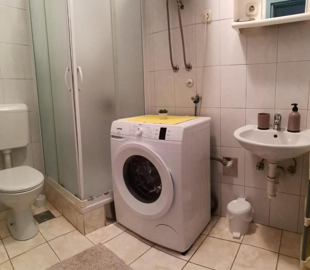 גראדאץ Apartments Sretna מראה חיצוני תמונה