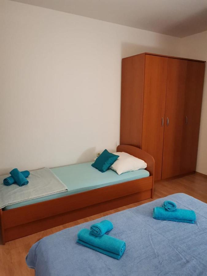 גראדאץ Apartments Sretna מראה חיצוני תמונה