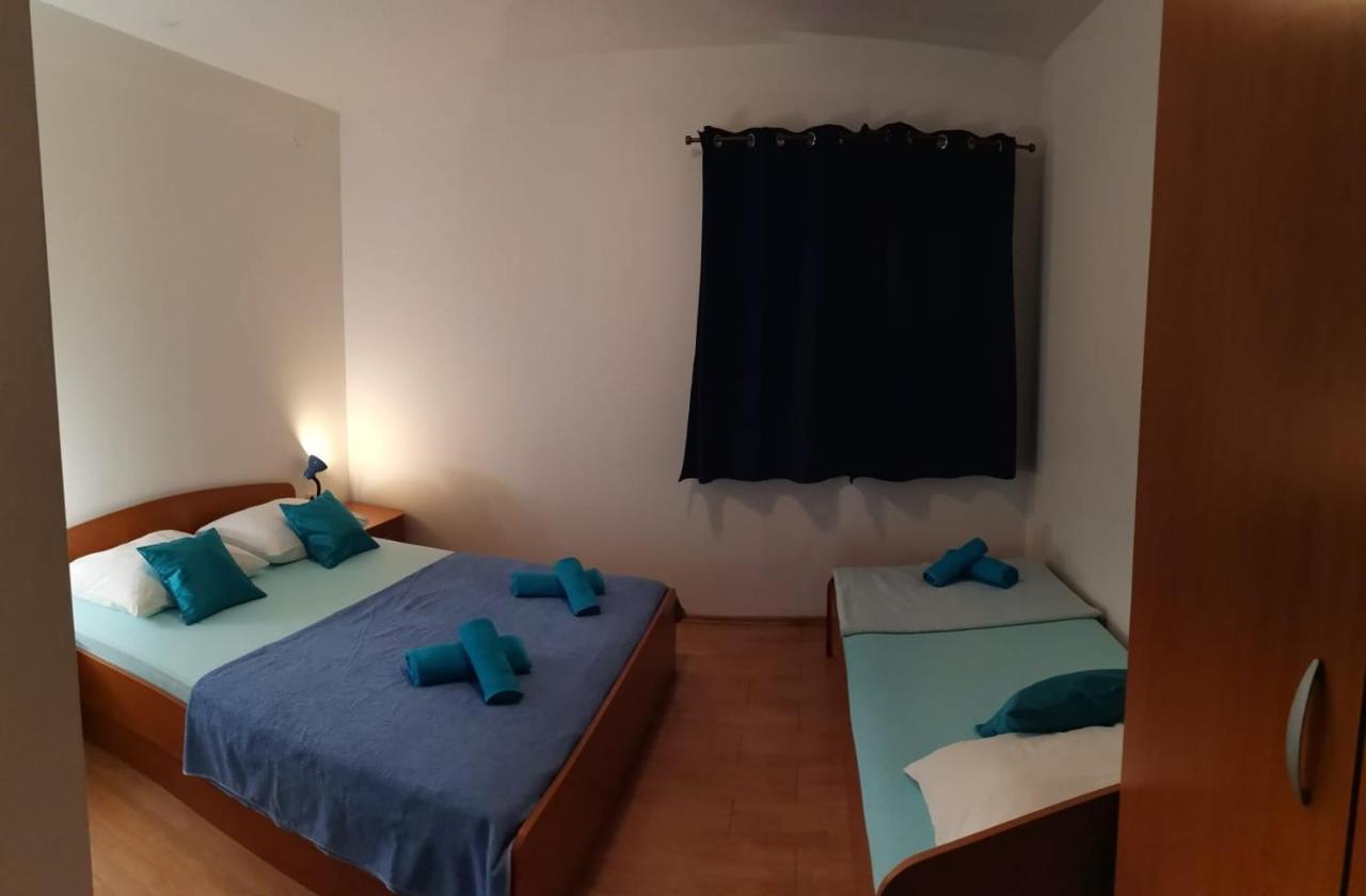גראדאץ Apartments Sretna מראה חיצוני תמונה