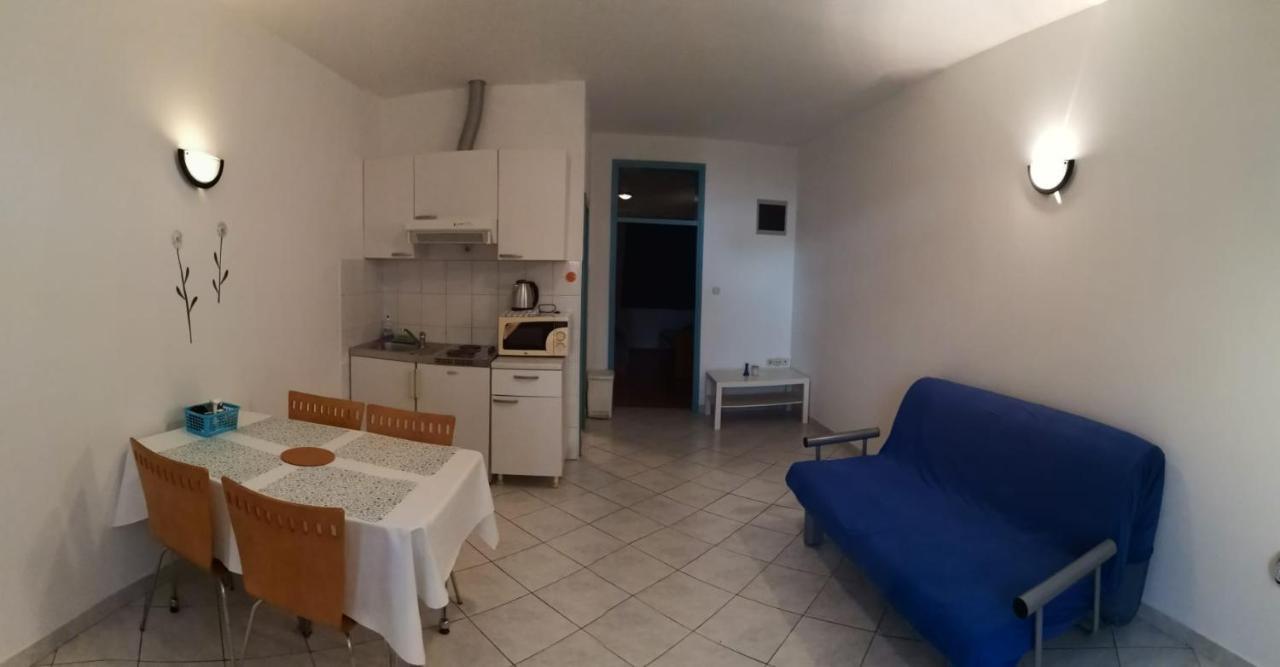 גראדאץ Apartments Sretna מראה חיצוני תמונה