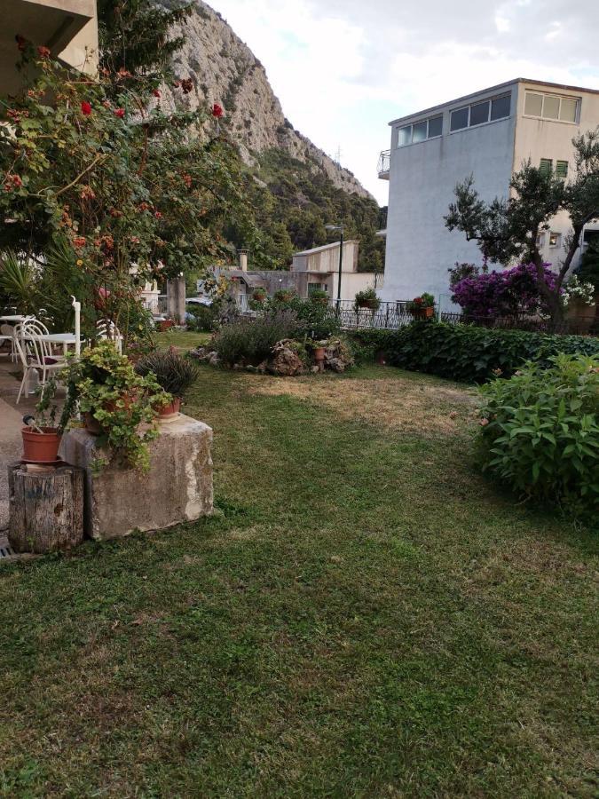 גראדאץ Apartments Sretna מראה חיצוני תמונה