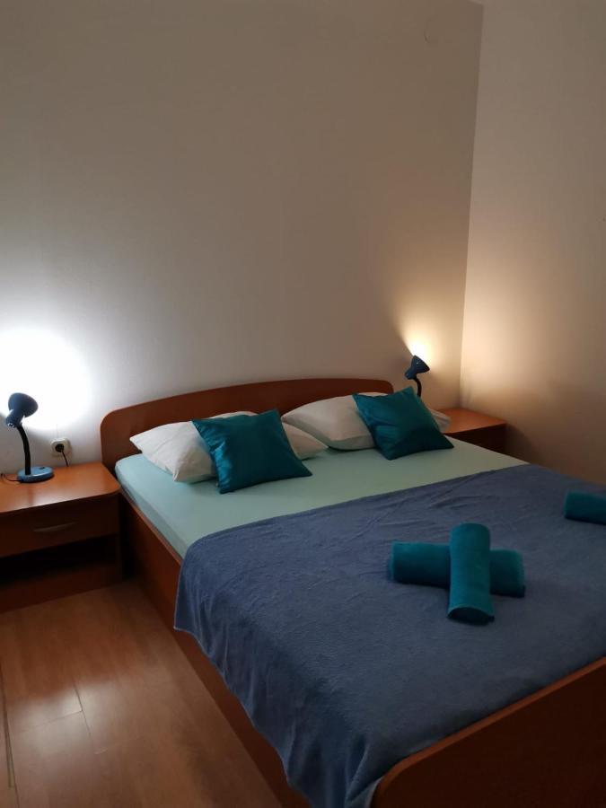גראדאץ Apartments Sretna מראה חיצוני תמונה